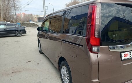 Toyota Noah III, 2014 год, 1 830 000 рублей, 18 фотография