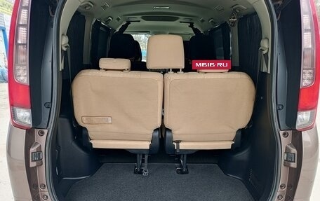 Toyota Noah III, 2014 год, 1 830 000 рублей, 16 фотография