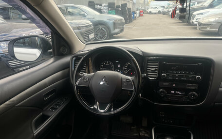 Mitsubishi Outlander III рестайлинг 3, 2017 год, 1 689 000 рублей, 8 фотография