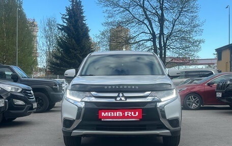 Mitsubishi Outlander III рестайлинг 3, 2017 год, 1 689 000 рублей, 2 фотография