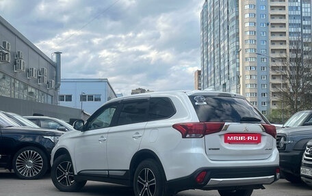 Mitsubishi Outlander III рестайлинг 3, 2017 год, 1 689 000 рублей, 6 фотография