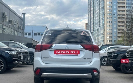 Mitsubishi Outlander III рестайлинг 3, 2017 год, 1 689 000 рублей, 5 фотография