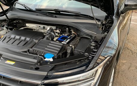 Volkswagen Tiguan II, 2021 год, 3 400 000 рублей, 6 фотография