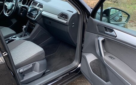 Volkswagen Tiguan II, 2021 год, 3 400 000 рублей, 17 фотография