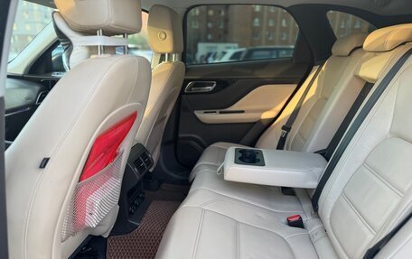 Jaguar F-Pace, 2017 год, 2 200 000 рублей, 9 фотография