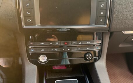 Jaguar F-Pace, 2017 год, 2 200 000 рублей, 15 фотография