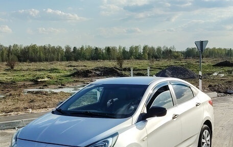 Hyundai Solaris II рестайлинг, 2013 год, 620 000 рублей, 2 фотография