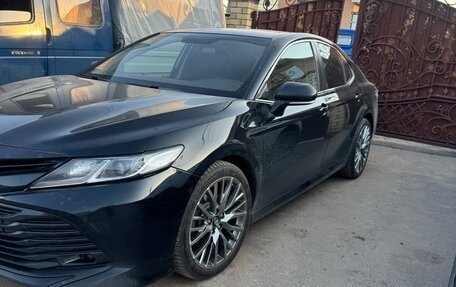 Toyota Camry, 2018 год, 2 250 000 рублей, 8 фотография