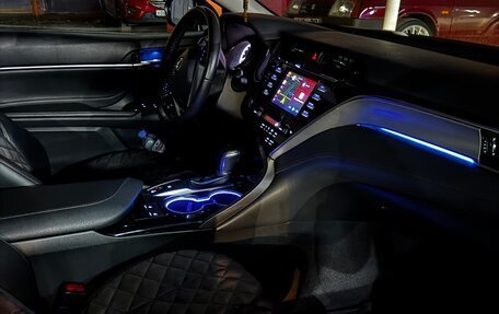 Toyota Camry, 2018 год, 2 250 000 рублей, 4 фотография