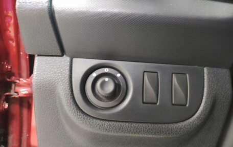 Renault Logan II, 2019 год, 1 233 000 рублей, 18 фотография
