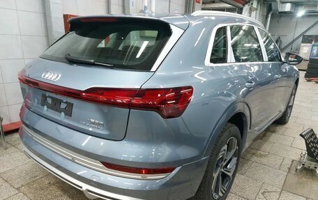 Audi e-tron I, 2023 год, 6 000 000 рублей, 2 фотография