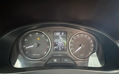 Skoda Rapid I, 2014 год, 600 000 рублей, 5 фотография