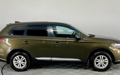 Mitsubishi Outlander III рестайлинг 3, 2020 год, 2 390 000 рублей, 5 фотография