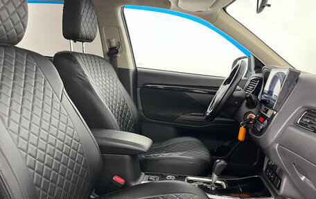 Mitsubishi Outlander III рестайлинг 3, 2020 год, 2 390 000 рублей, 10 фотография