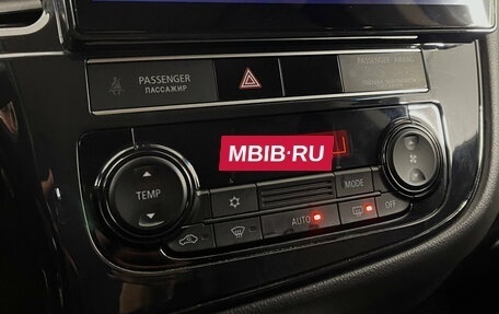 Mitsubishi Outlander III рестайлинг 3, 2020 год, 2 390 000 рублей, 15 фотография