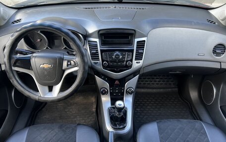 Chevrolet Cruze II, 2010 год, 425 000 рублей, 9 фотография