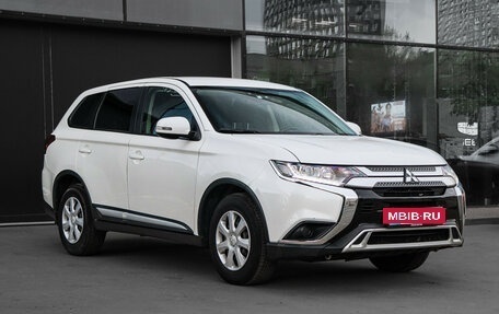 Mitsubishi Outlander III рестайлинг 3, 2019 год, 2 150 000 рублей, 3 фотография