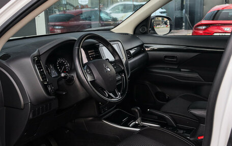 Mitsubishi Outlander III рестайлинг 3, 2019 год, 2 150 000 рублей, 12 фотография