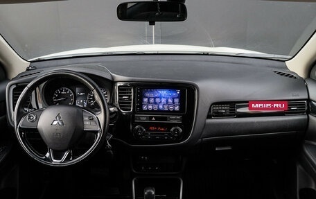 Mitsubishi Outlander III рестайлинг 3, 2019 год, 2 150 000 рублей, 9 фотография
