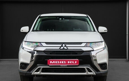 Mitsubishi Outlander III рестайлинг 3, 2019 год, 2 150 000 рублей, 2 фотография