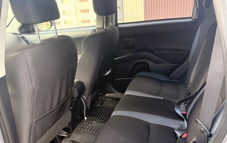 Mitsubishi Outlander III рестайлинг 3, 2010 год, 1 000 000 рублей, 7 фотография