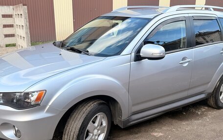 Mitsubishi Outlander III рестайлинг 3, 2010 год, 1 000 000 рублей, 9 фотография