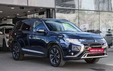 Mitsubishi Outlander III рестайлинг 3, 2022 год, 2 720 000 рублей, 3 фотография