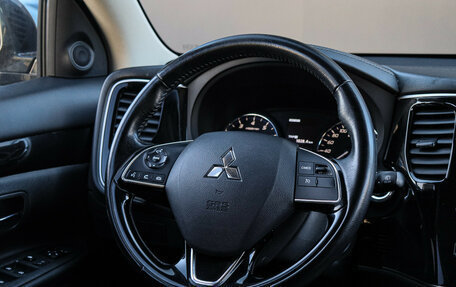 Mitsubishi Outlander III рестайлинг 3, 2022 год, 2 720 000 рублей, 11 фотография