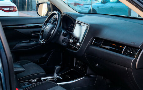 Mitsubishi Outlander III рестайлинг 3, 2022 год, 2 720 000 рублей, 7 фотография