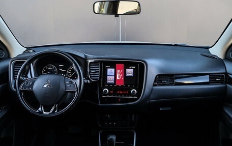 Mitsubishi Outlander III рестайлинг 3, 2022 год, 2 720 000 рублей, 9 фотография