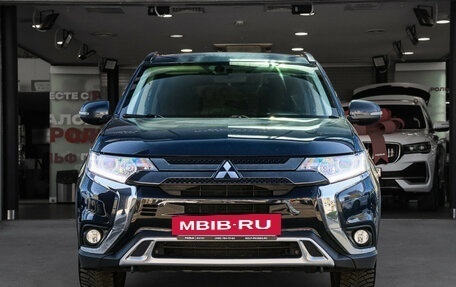 Mitsubishi Outlander III рестайлинг 3, 2022 год, 2 720 000 рублей, 2 фотография
