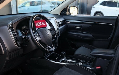 Mitsubishi Outlander III рестайлинг 3, 2022 год, 2 720 000 рублей, 12 фотография