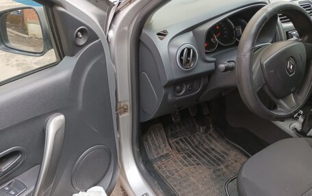 Renault Logan II, 2015 год, 500 000 рублей, 2 фотография