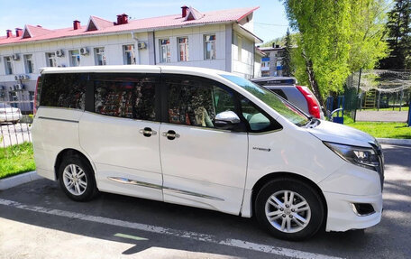 Toyota Esquire I, 2017 год, 2 560 000 рублей, 2 фотография