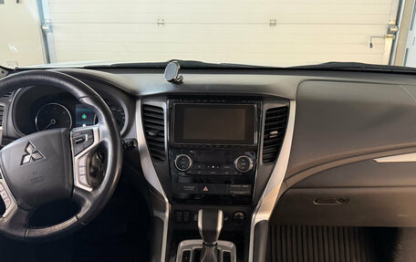 Mitsubishi Pajero Sport III рестайлинг, 2018 год, 2 899 000 рублей, 10 фотография