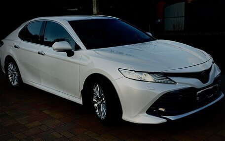 Toyota Camry, 2018 год, 2 600 000 рублей, 1 фотография