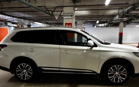 Mitsubishi Outlander III рестайлинг 3, 2015 год, 1 950 000 рублей, 2 фотография