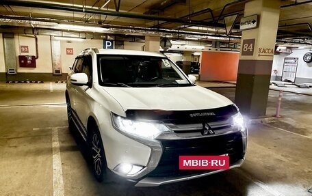 Mitsubishi Outlander III рестайлинг 3, 2015 год, 1 950 000 рублей, 4 фотография