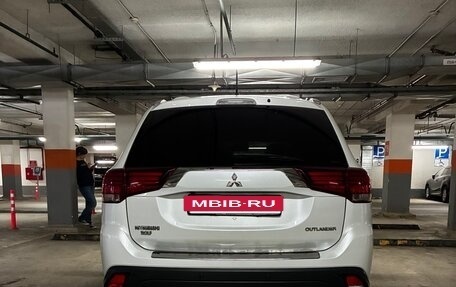 Mitsubishi Outlander III рестайлинг 3, 2015 год, 1 950 000 рублей, 3 фотография