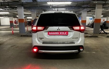 Mitsubishi Outlander III рестайлинг 3, 2015 год, 1 950 000 рублей, 5 фотография