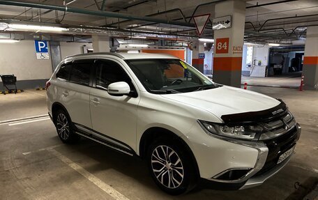 Mitsubishi Outlander III рестайлинг 3, 2015 год, 1 950 000 рублей, 6 фотография