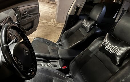 Mitsubishi Outlander III рестайлинг 3, 2015 год, 1 950 000 рублей, 14 фотография