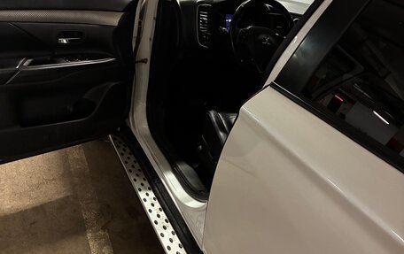 Mitsubishi Outlander III рестайлинг 3, 2015 год, 1 950 000 рублей, 11 фотография