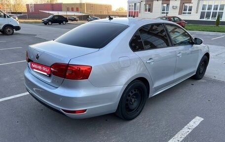 Volkswagen Jetta VI, 2011 год, 800 000 рублей, 2 фотография