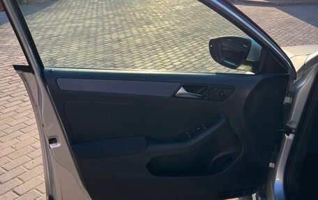Volkswagen Jetta VI, 2011 год, 800 000 рублей, 10 фотография