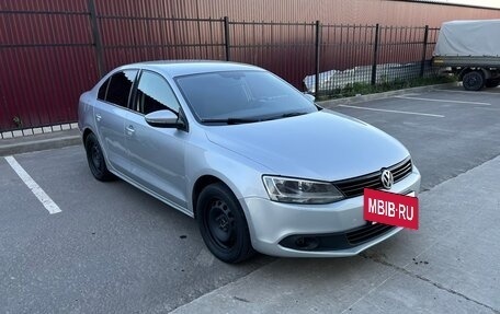 Volkswagen Jetta VI, 2011 год, 800 000 рублей, 6 фотография