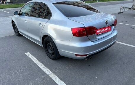 Volkswagen Jetta VI, 2011 год, 800 000 рублей, 3 фотография