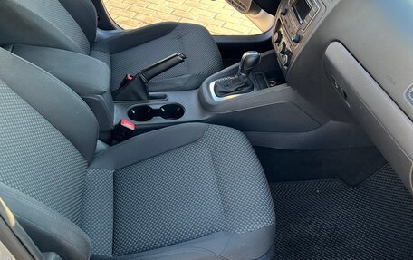 Volkswagen Jetta VI, 2011 год, 800 000 рублей, 13 фотография