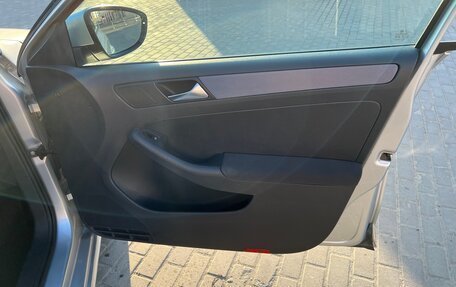Volkswagen Jetta VI, 2011 год, 800 000 рублей, 12 фотография