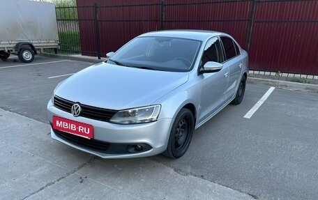 Volkswagen Jetta VI, 2011 год, 800 000 рублей, 5 фотография